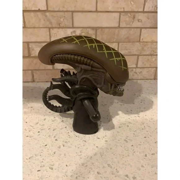 Titans‎ 4 1/2" Vinyl Figure - AVP Alien  si - Picture 4 of 5